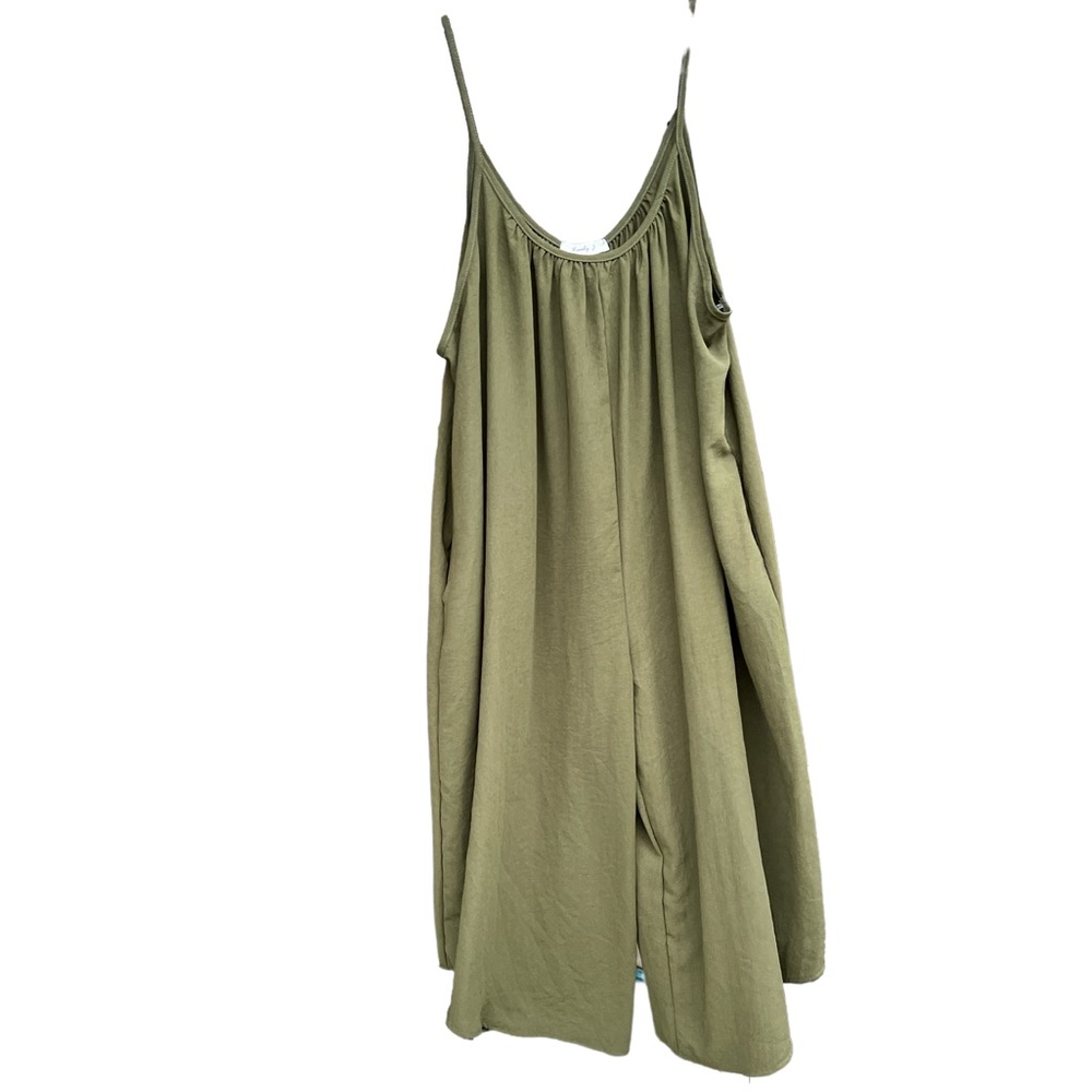 89. Women’s Plus Flowy Jumpsuit Hunter Green NEW